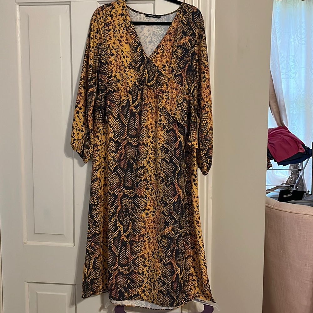 Boo hoo long sleeve midi dress
